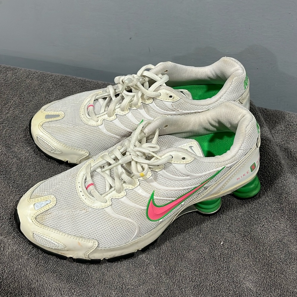 Women’s Size 9.5 Nike Shox BRS 1000, PINK WHITE GREEN